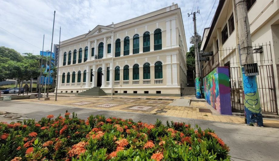 Livro “Memórias do CDM e da Praça Vermelha” será lançado nesta sexta (27) em Cachoeiro