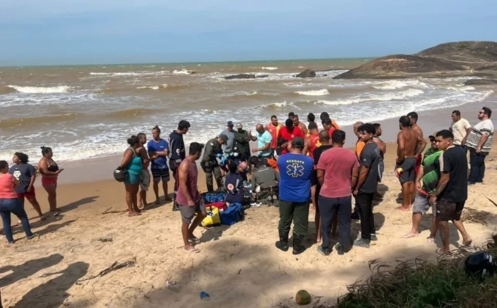 Tio e sobrinho morrem afogados na Praia da Gamboa em Itapemirim