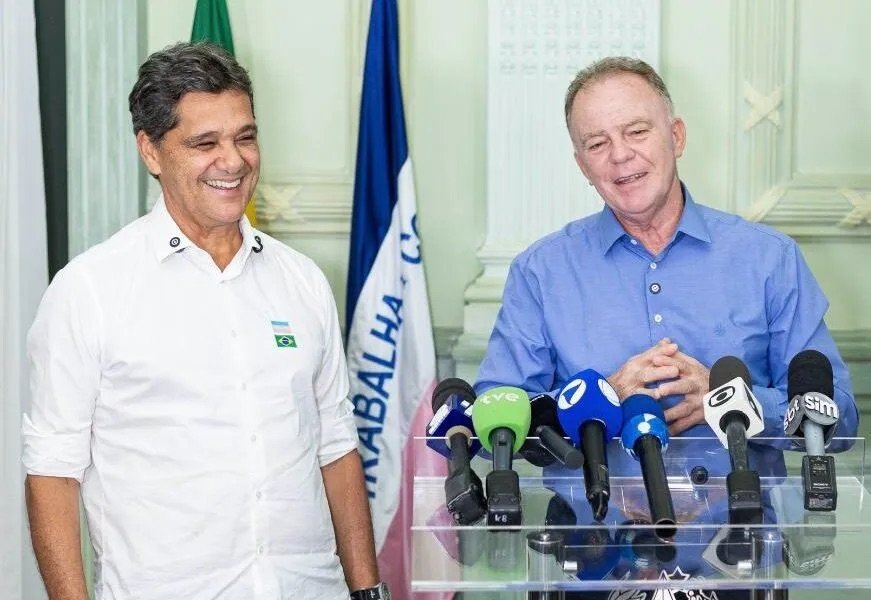 Governador Casagrande anuncia que deixará o cargo para disputar eleições; Ricardo Ferraço assume o Governo em abril