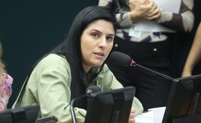 Comissão aprova punição para quem expõe crianças e adolescentes a violência doméstica