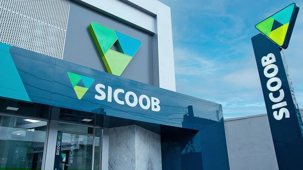 Sicoob abre processo seletivo com 2 mil vagas e salário de R$ 10 mil para todos os níveis de escolaridade